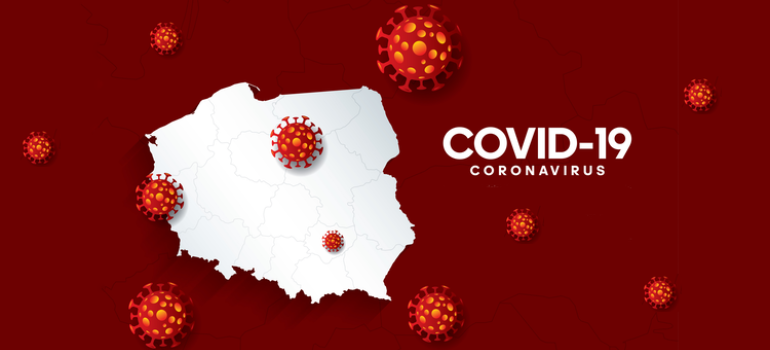 W środę potwierdzono 15 571 nowych zakażeń koronawirusem, zmarły 794 osoby z COVID-19