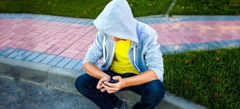 Stres w dzieciństwie negatywnie wpływa na rozwój mózgu i zdrowie psychiczne nastolatków