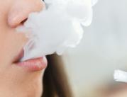 Palenie jednorazowych e-papierosów wywołuje...
