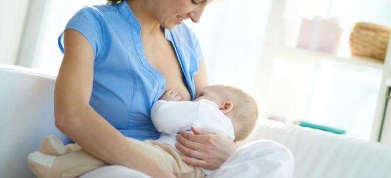 Niewielkie cząsteczki w mleku matki mogą chronić niemowlęta przed rozwojem alergii