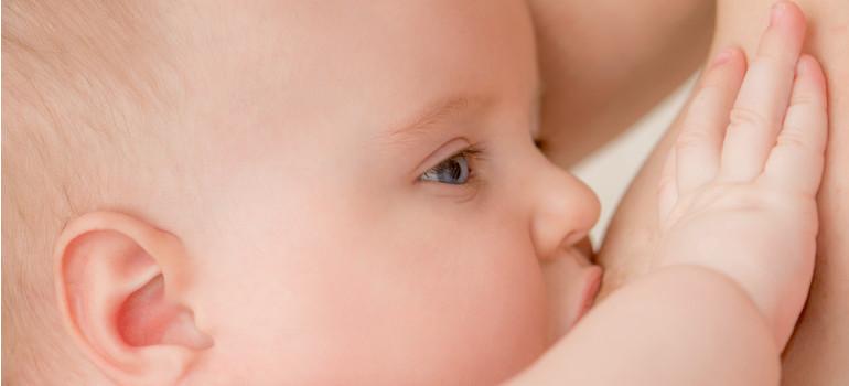 Mleko matki zaszczepionej przeciw SARS-CoV-2 posiada przeciwciała chroniące przed COVID-19