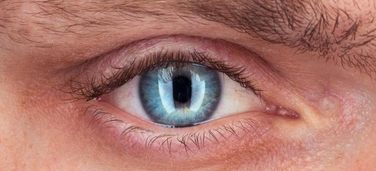 Pacjent z AMD otrzymał implant bionicznego oka