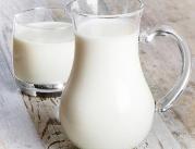 Nieprzetworzone mleko jest zdrowsze, ale może...