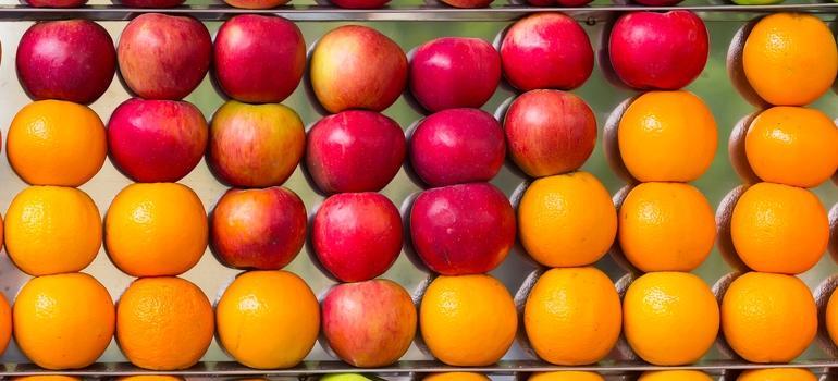 Polacy zbadali, czy - i ile pestycydów - spożywamy wraz z owocami