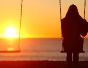 Badania: samotność regularnie odczuwa 65 proc....