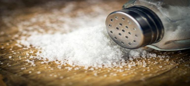 WHO rekomenduje mniej soli; jemy dwa razy za dużo