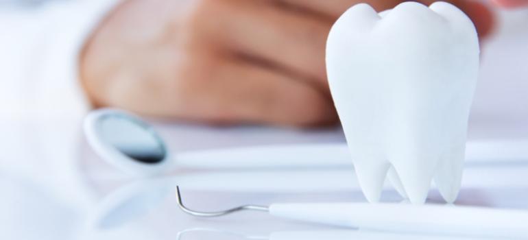 Naukowcy z Politechniki Wrocławskiej i Tajwanu opracowują nowoczesne dentystyczne implanty
